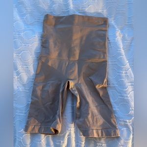 SKIMS core control shorts mid thigh size small